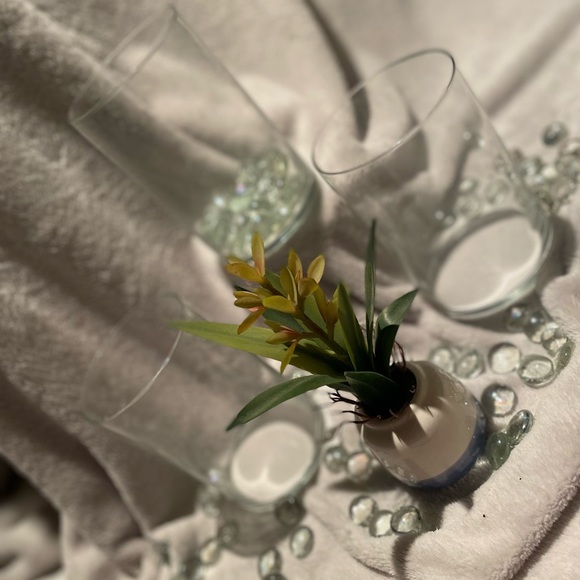 ‼️3/$33‼️ ✨🍶BNWT GLASS VASE🍶✨ - Picture 2 of 4